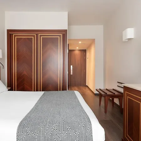 Eurostars Ciudad De 4* Ла-Корунья