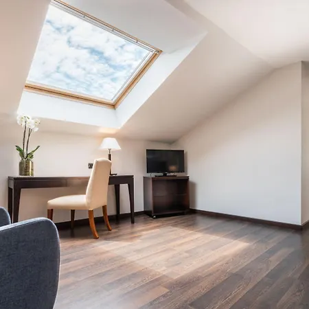 Eurostars Ciudad De Hotell 4*