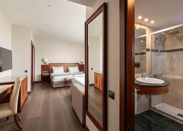 Hotel Eurostars Ciudad De 4*